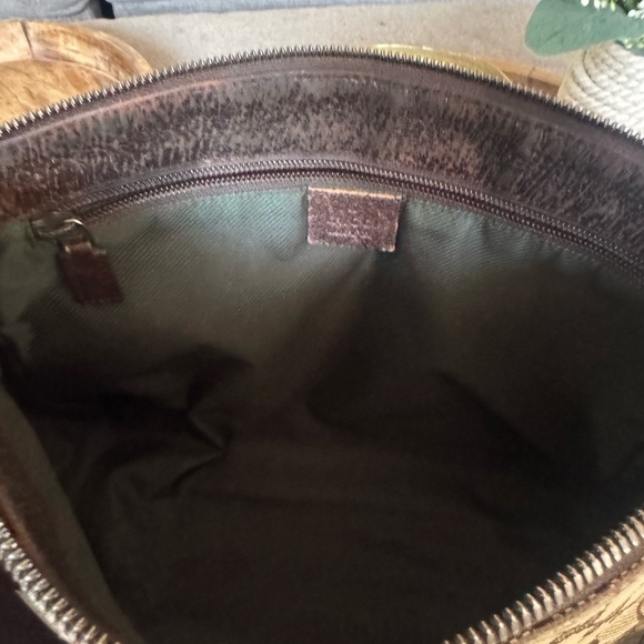 Gucci Textured Leather Detail - Picture 3 of 11